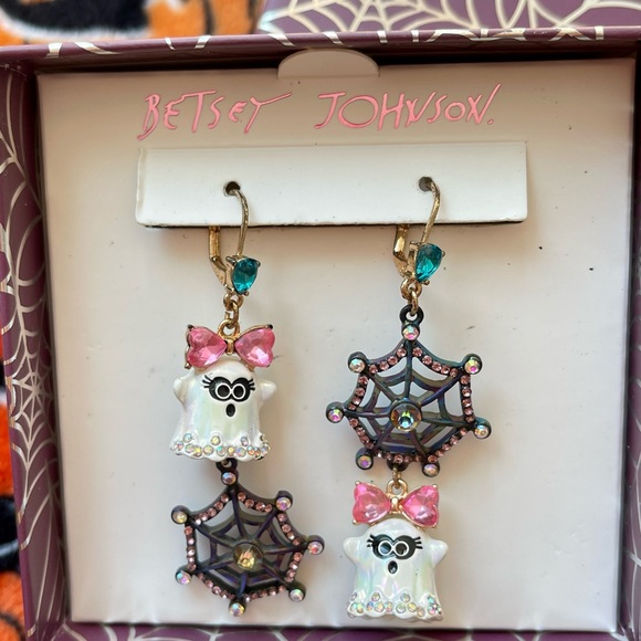 BETSEY JOHNSON HALLOWEEN FALL 2021 GHOST SPIDER WEB DANGLE DROP EARRINGS - Picture 3 of 3